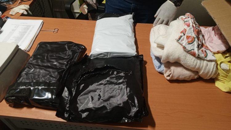 DNCD incauta 12 paquetes de marihuana y 33 envases llenos de cocaína