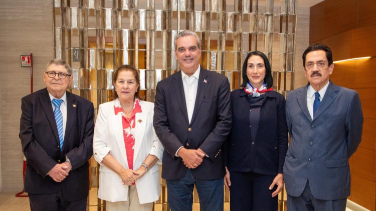 Presidente Abinader llega a Italia para audiencia privada con el papa Francisco