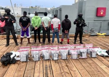 Apresan a cinco hombre intentando ingresar 80 paquetes de cocaína y marihuana al país