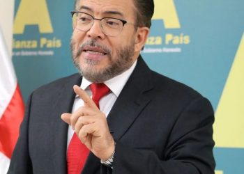 Guillermo Moreno acude a ejercer su derecho al voto