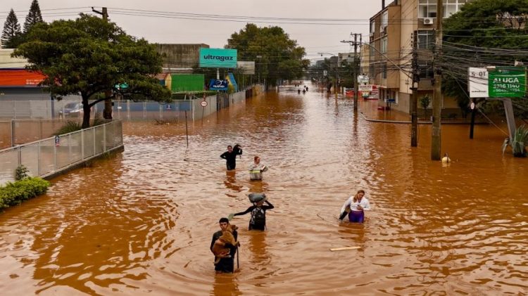 Aumenta a 144 la cifra de muertos por las inundaciones al sur de Brasil