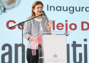Vicepresidenta inaugura complejo deportivo remozado por el INEFI