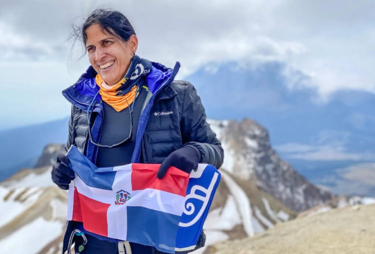 Thais Herrera vuelve victoriosa a República Dominicana tras alcanzar la cima del Everest