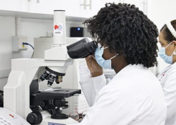 SNS capacita 300 bioanalistas para fortalecer calidad del diagnóstico