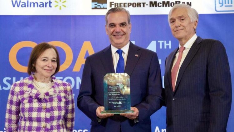 Presidente Abinader recibe premio Chairman’s Award por su liderazgo en las Américas