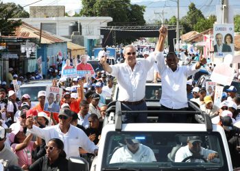 Abinader encabeza multitudinaria marcha caravana en San Juan