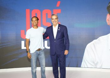 Abinader recibe respaldo del comunicador y político José Laluz