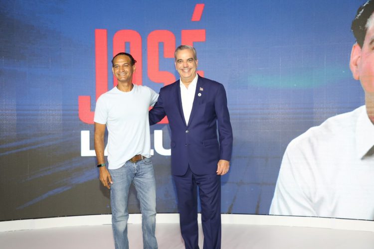 Abinader recibe respaldo del comunicador y político José Laluz