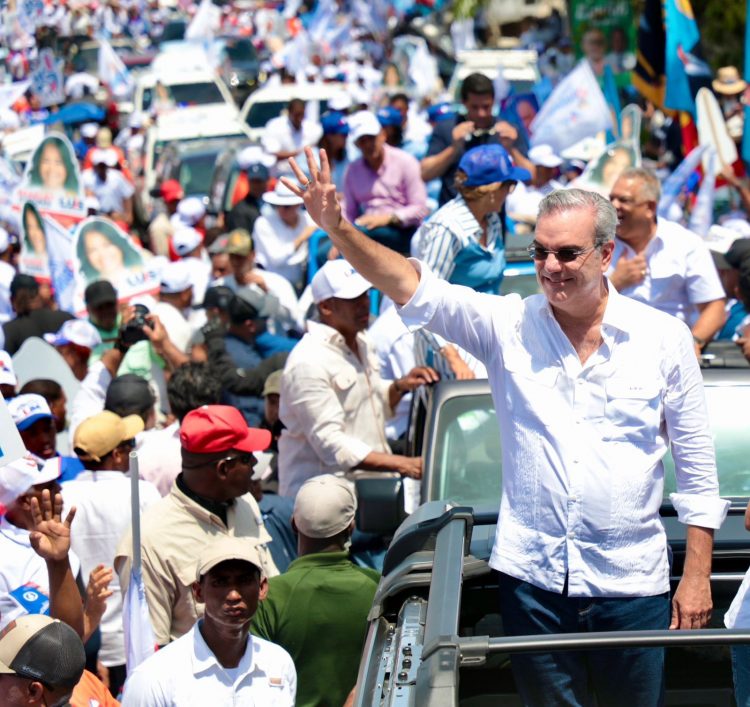 Abinader y candidatos del PRM reciben apoyo masivo en cierre de campaña