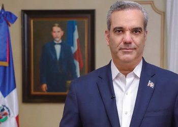 Reforma constitucional impediría que Luis Abinader pueda reelegirse