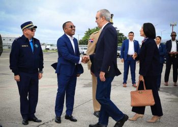 Presidente Abinader sale a Italia para audiencia privada con el papa Francisco