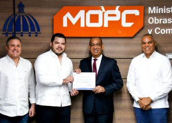 Obras Públicas entrega más de USD$14 millones para inicio del muelle de Manzanillo