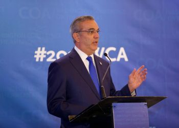 Presidente Abinader califica de “acto terrorista” el ataque a un avión en Haití