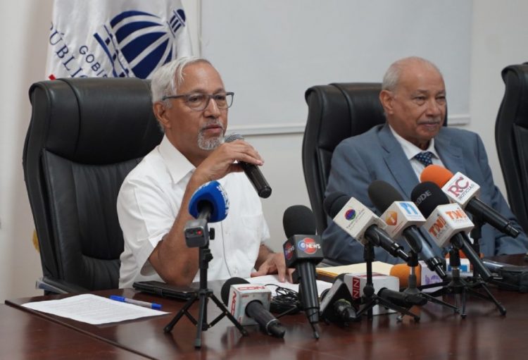 Ministro de Educación: “Los docentes tienen el mejor salario de la Administración pública”