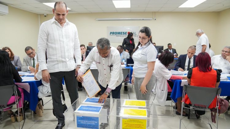 Gobierno invertirá más de mil millones de pesos en medicamentos para hospitales y Farmacias