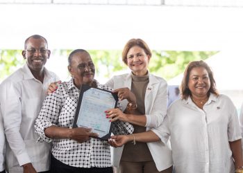 Gobierno entrega 2,759 títulos de propiedad en Santo Domingo Este