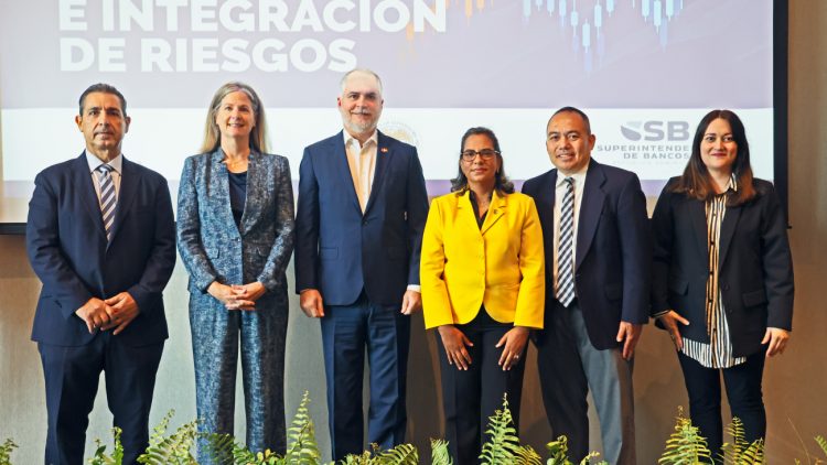 Superintendencia de Bancos lanza la Escuela SB para capacitar en temas del sector financiero