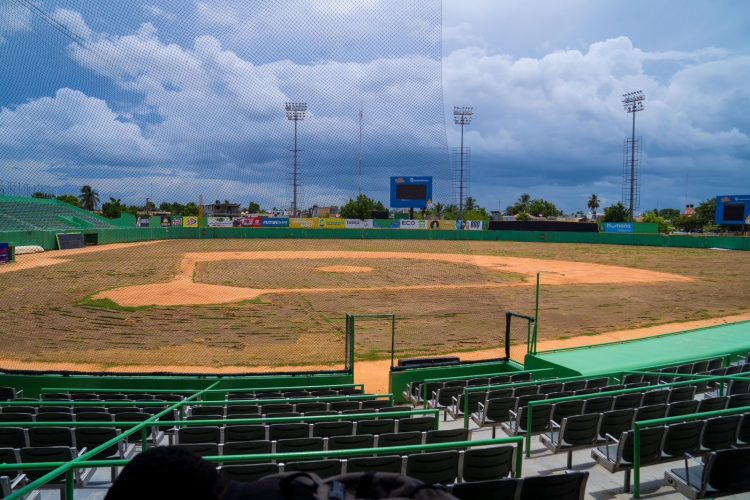 Gobierno entrega RD$84 millones como primera partida para remodelar el Estadio Tetelo Vargas