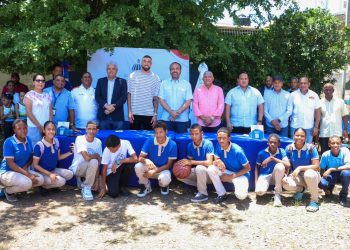 NBA Chris Duarte acude junto al INEFI al liceo Profesor Andrés Medrano Méndez