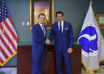 Ministro David Collado se reúne con secretario de transporte de EE.UU.