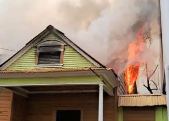Se registra incendio en una vivienda de la calle Benito Monción en Santiago