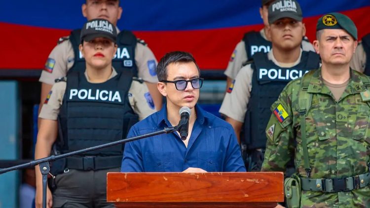 Presidente de Ecuador propone construir una cárcel en la Antártida