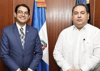 Juramentan nuevo director del Servicio Regional de Salud Norcentral