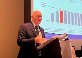 Ministro de Economía expone reformas necesarias para la transformación del país