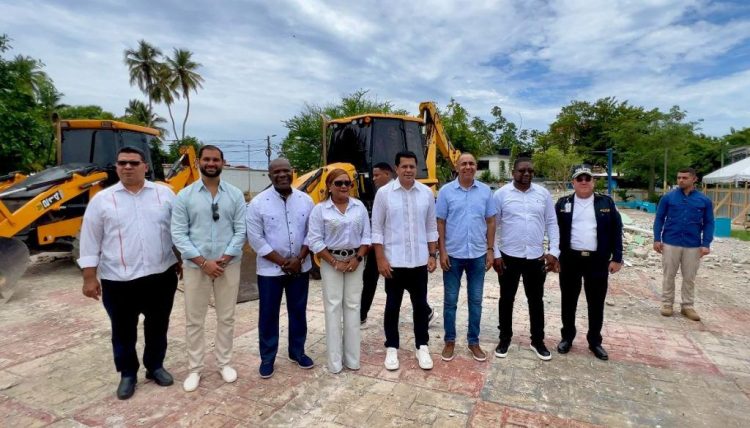 Turismo invertirá más de RD$32 millones para reconstrucción de plaza Canito en Guayacanes