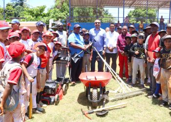 Yankees y el INEFI entregan equipos de mantenimiento al play La Zafra