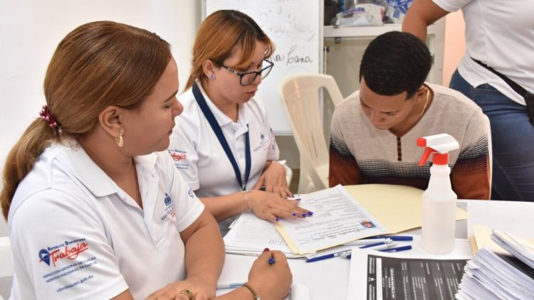 Ministerio de Trabajo invita a recepción de currículums para 30 vacantes en España