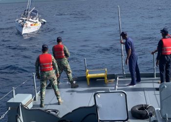 Armada dominicana rescata a dos estadounidenses que se encontraban en un velero a la deriva