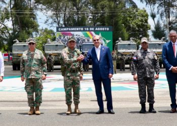 Presidente Abinader entrega 44 nuevos vehículos al Ejército