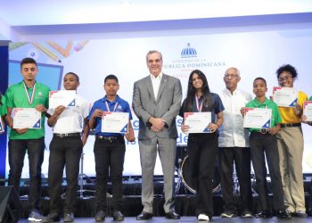 Abinader asegura que próximos cuatro años serán dedicados a una educación de calidad