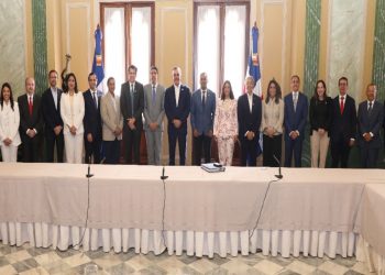 Abinader propone actualizar agenda de trabajo conjunta con exportadores para desarrollo del sector