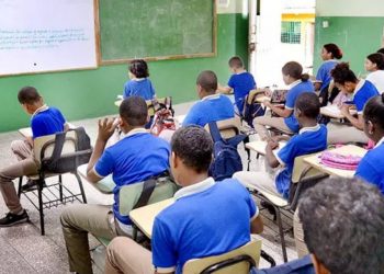 Minerd reitera que ningún estudiante se quedará fuera de las aulas