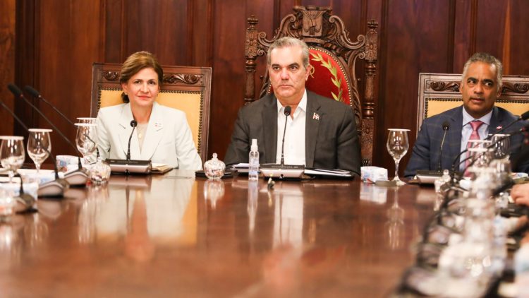 Abinader aborda el tema de las reformas durante Consejo de Ministros y Directores