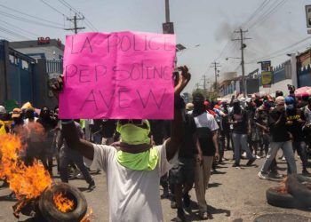 Haitianos protestan por la muerte de tres policías a manos de bandas armadas