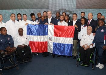 Abinader entrega Bandera Nacional a los atletas que van a los Juegos Olímpicos París 2024