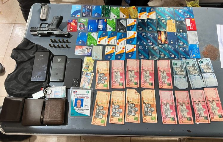 Policía desarticula banda dedicada al fraude financiero en varias provincias