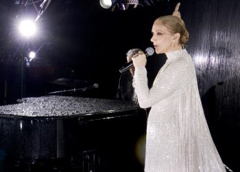 Céline Dion regresa a los escenarios con una magistral actuación en los Juegos Olímpicos