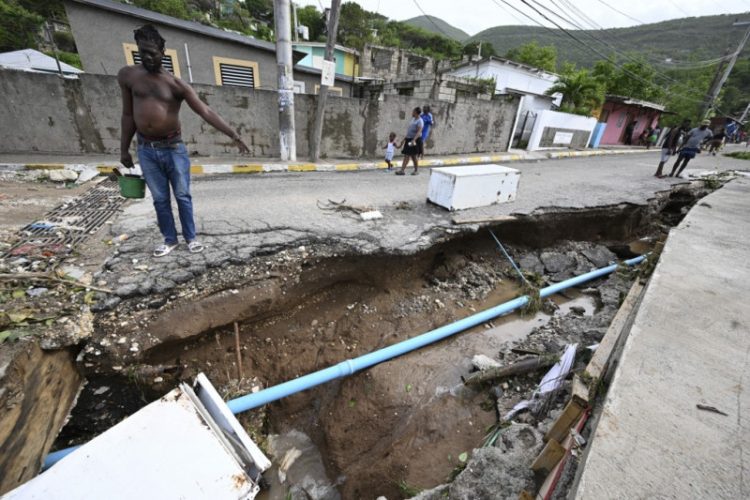 Cuatro municipios del sur de Jamaica devastados tras paso del huracán Beryl