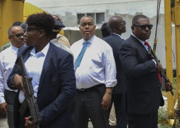 Primer ministro de Haití promete reconstruir el hospital recién recuperado de manos de las bandas