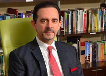 Abinader incorpora a Carlos Ramón Salcedo a la comisión que revisa la Ley Orgánica de la Policía