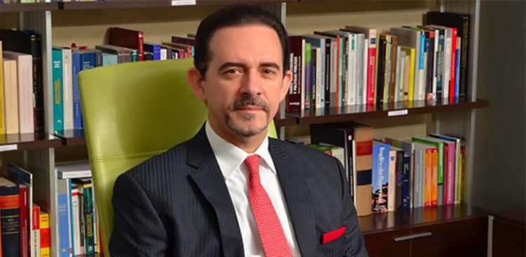 Abinader incorpora a Carlos Ramón Salcedo a la comisión que revisa la Ley Orgánica de la Policía