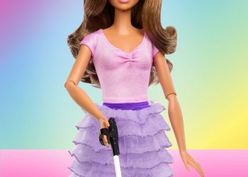 Mattel presenta su primera muñeca Barbie ciega