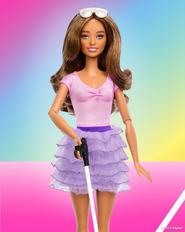Mattel presenta su primera muñeca Barbie ciega