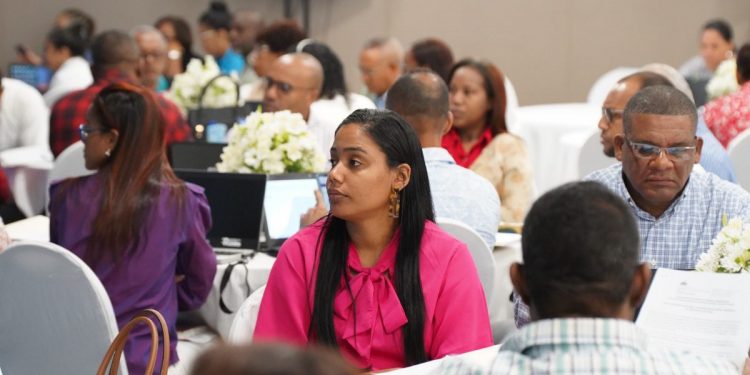 Capacitan a 200 docentes de jóvenes y adultos con miras al inicio del próximo año escolar