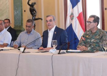 Presidente Abinader afirma que lo principal es salvar vidas ante efectos del huracán Beryl