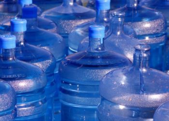 Envasadoras de agua acuerdan con Pro Consumidor proteger los botellones en un plazo de 90 días